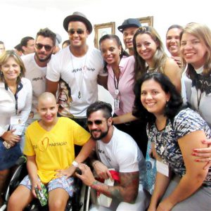 Artistas e diretores da academia Alpha Fitness lançam campanha no Hospital Martagão Gesteira